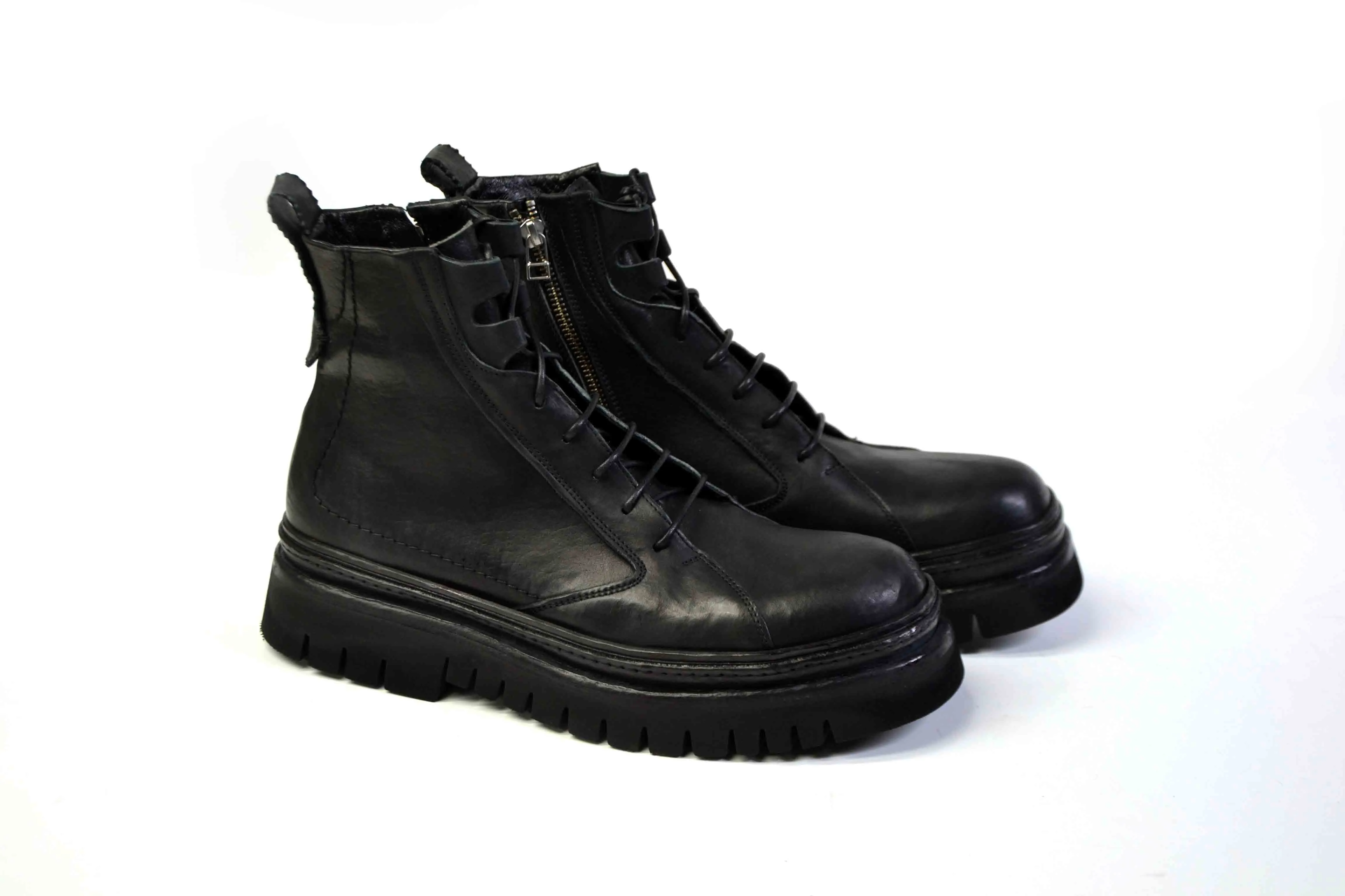 DOBRES BLACK BOOTS