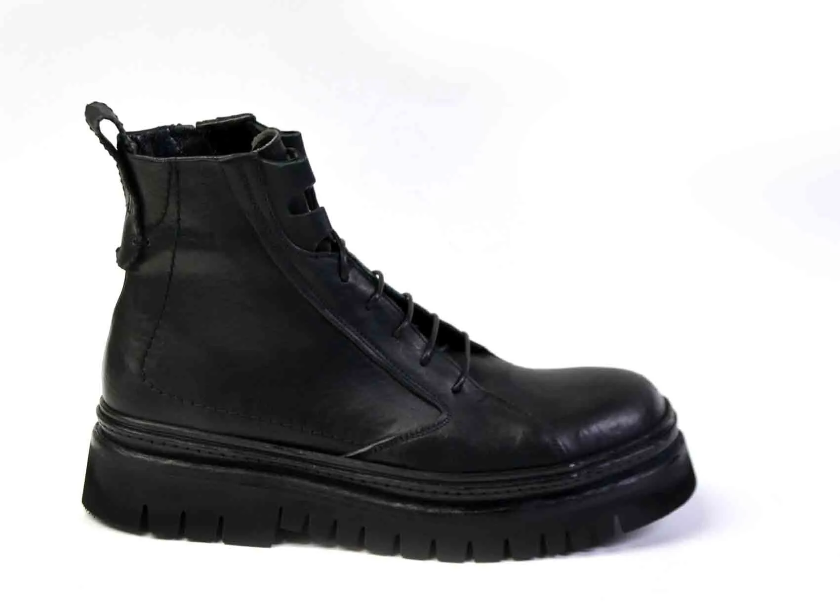 DOBRES BLACK BOOTS